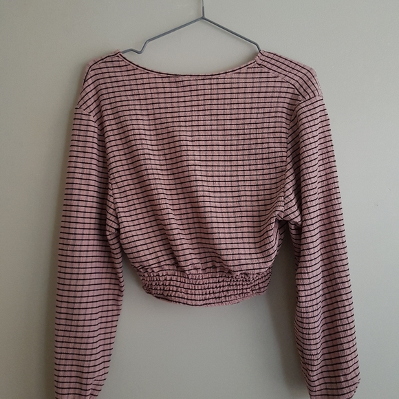 H&M long sleeved crop top - Picture 2 of 3